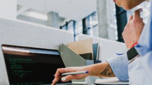 Navigating the Complexities of IT Budgeting Tips for CIOs